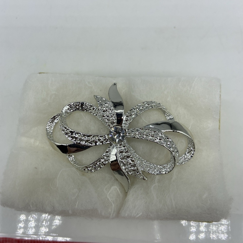 Gerrys Vintage Silver Tone Textured Bow Brooch Rhinestone Center Ribbon Pin